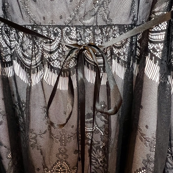 Torrid Lace Sleeveless Top - Picture 6 of 6